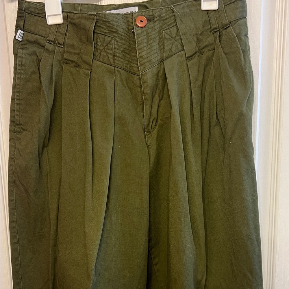 UNIONBAY Men's Khaki Green Cotton Pleated Chinos 32-31